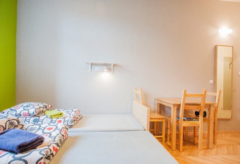 غرفة قياسية, Atlantis Hostel