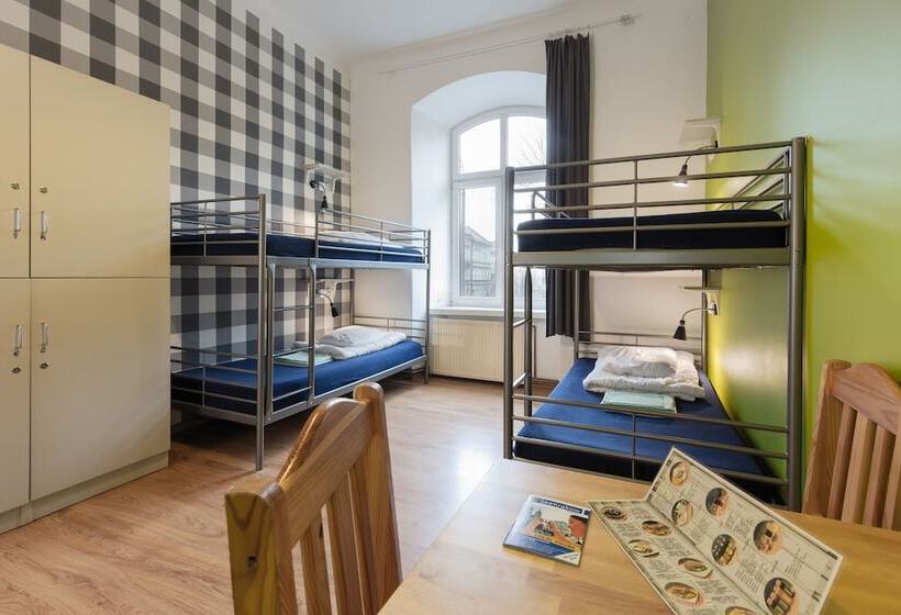 غرفة قياسية رباعية, Atlantis Hostel