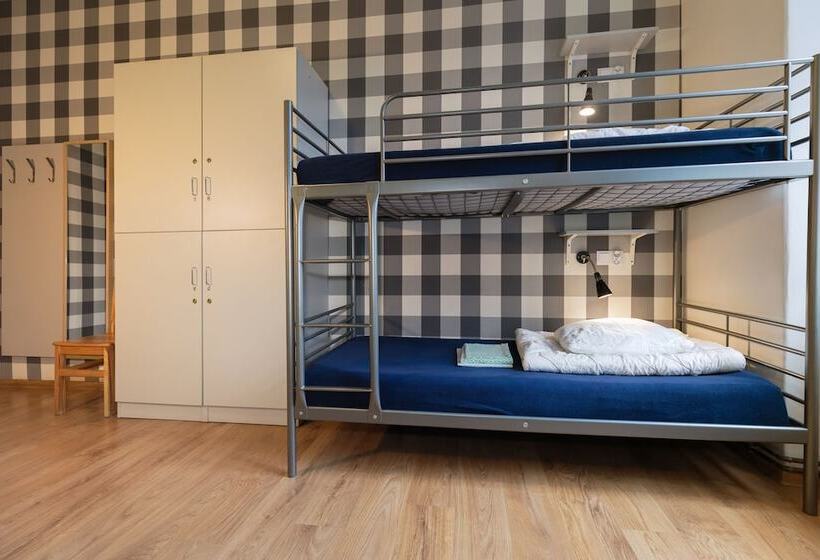 غرفة قياسية رباعية, Atlantis Hostel