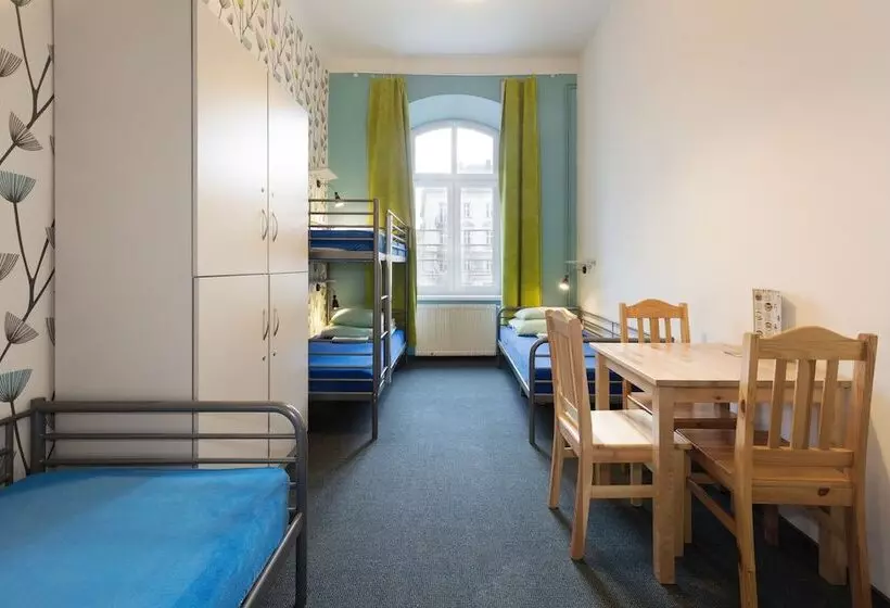 Standard Neljän Hengen Huone, Atlantis Hostel