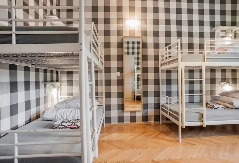 Vuode Makuusalissa, Atlantis Hostel