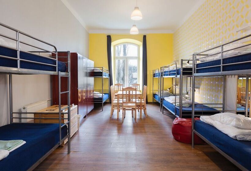 سرير فى غرفة مشتركه, Atlantis Hostel