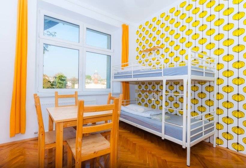 سرير فى غرفة مشتركه, Atlantis Hostel