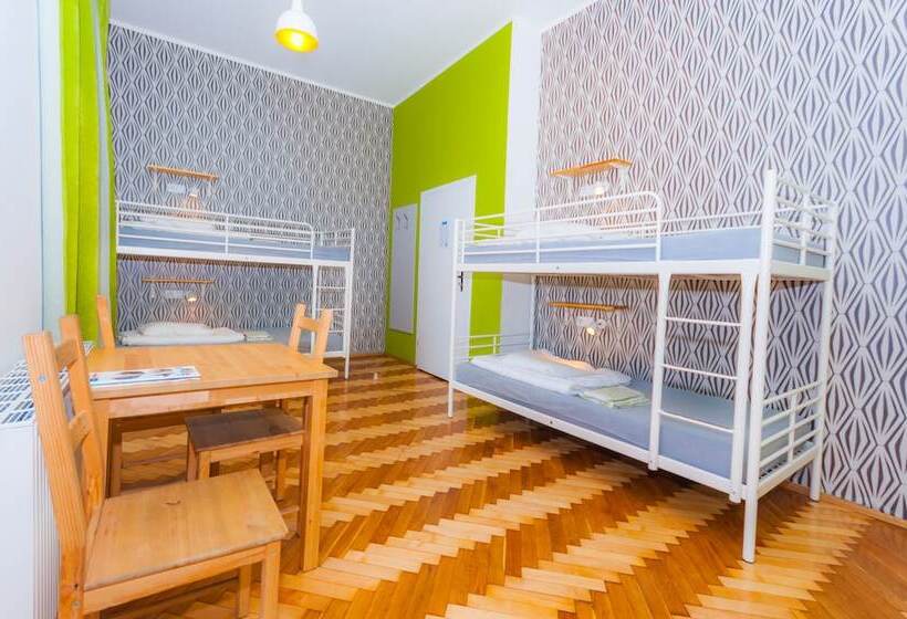 سرير فى غرفة مشتركه, Atlantis Hostel