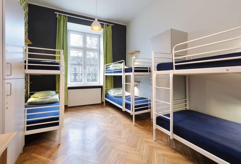 سرير فى غرفة مشتركه, Atlantis Hostel