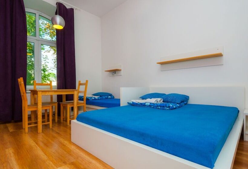 غرفة قياسية, Atlantis Hostel