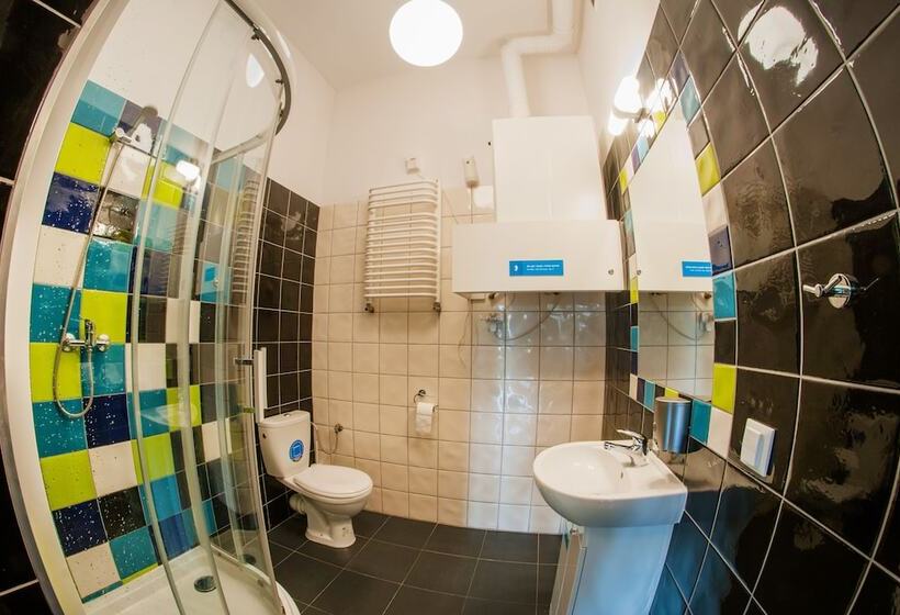 Номер Стандарт Трехместный, Atlantis Hostel