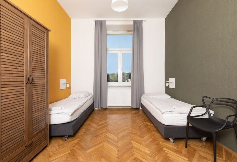 Четырехместный Номер Стандарт, Atlantis Hostel
