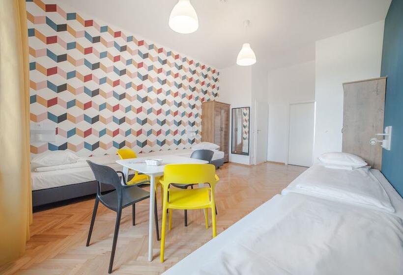 غرفة قياسية رباعية, Atlantis Hostel