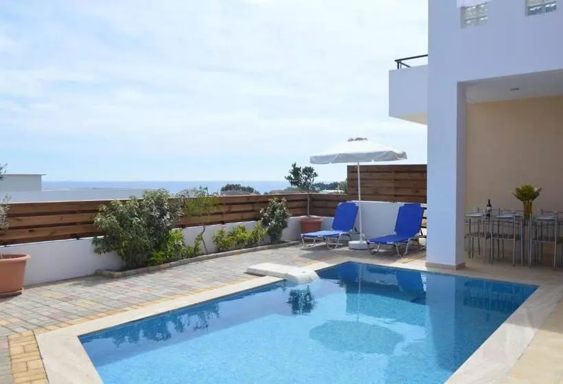 プール付３ベッドルーム　ビラ, Gennadi Gardens Apartments & Villas