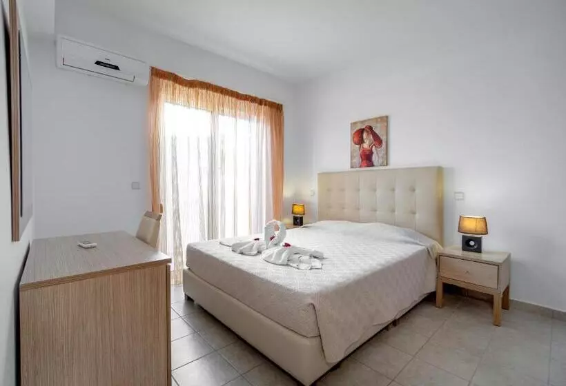 プール付３ベッドルーム　ビラ, Gennadi Gardens Apartments & Villas