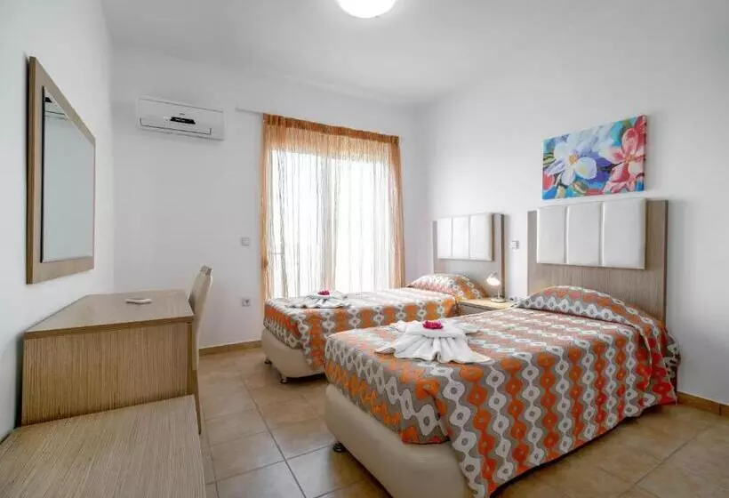 プール付３ベッドルーム　ビラ, Gennadi Gardens Apartments & Villas