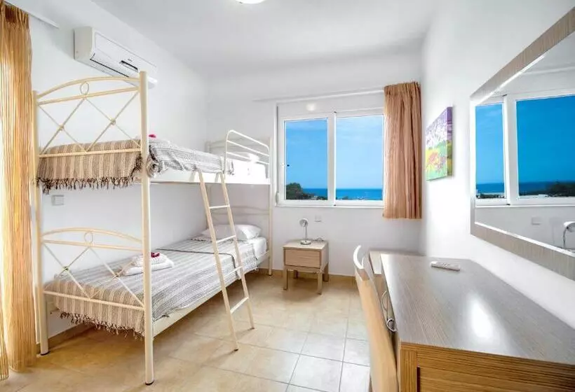プール付３ベッドルーム　ビラ, Gennadi Gardens Apartments & Villas