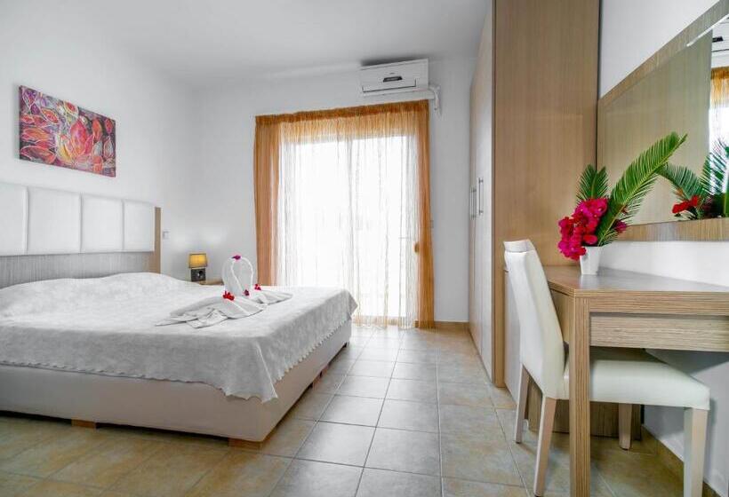 Вилла 3 Спальни с Бассейном, Gennadi Gardens Apartments & Villas