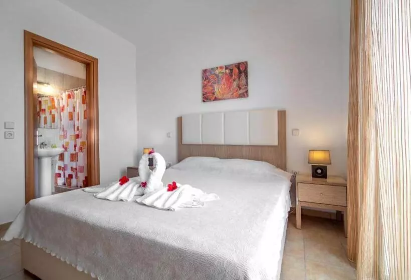 プール付３ベッドルーム　ビラ, Gennadi Gardens Apartments & Villas