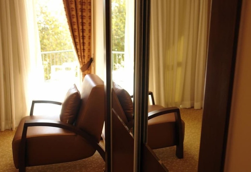 Standard Szoba, Ataer