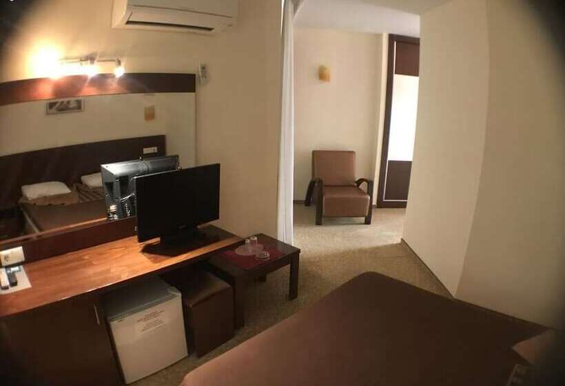 Standard Szoba, Ataer