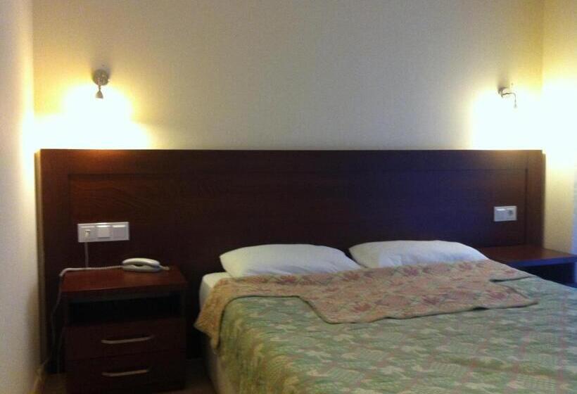 Standard Szoba, Ataer