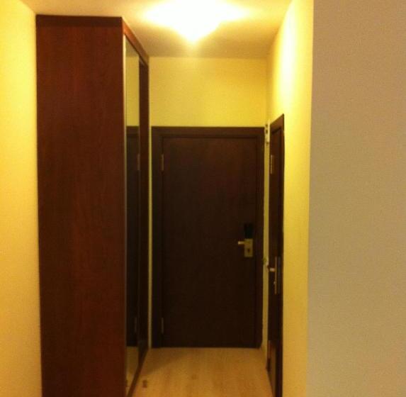 Standard Szoba, Ataer