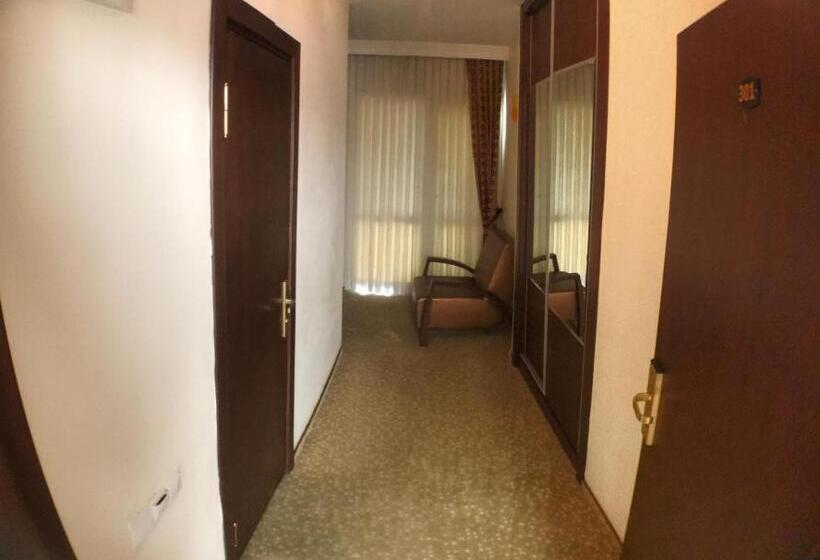 Standard Szoba, Ataer