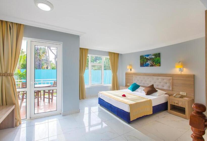 بنجلو عائلى, Meri̇di̇a Beach