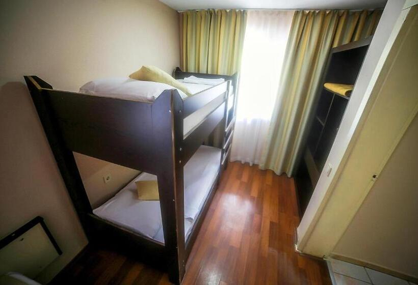 بنجلو عائلى, Meri̇di̇a Beach