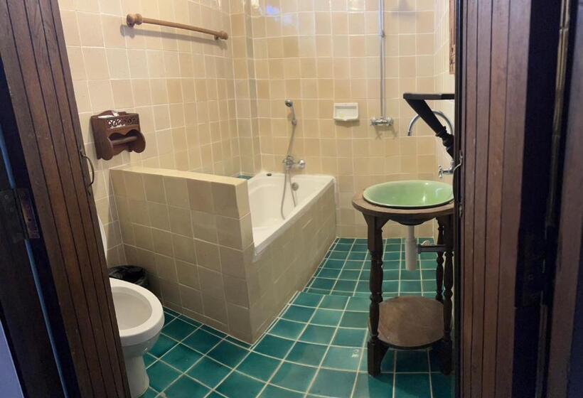 اتاق سوپریور, The Royal Shilton Resort