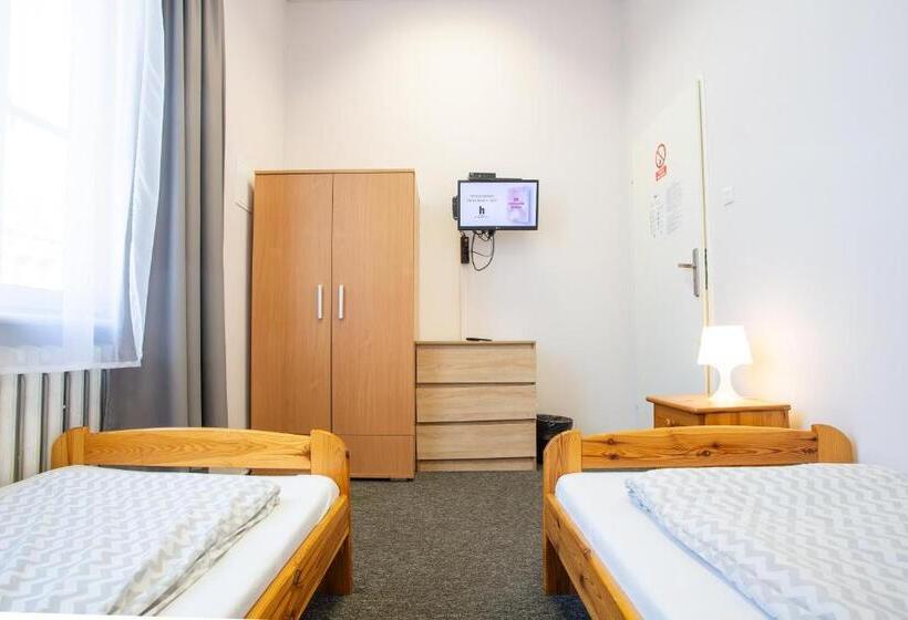带共用浴室的标准房间, Moon Hostel Wrocław