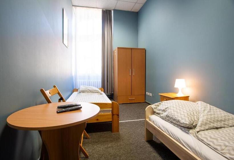 带共用浴室的标准房间, Moon Hostel Wrocław