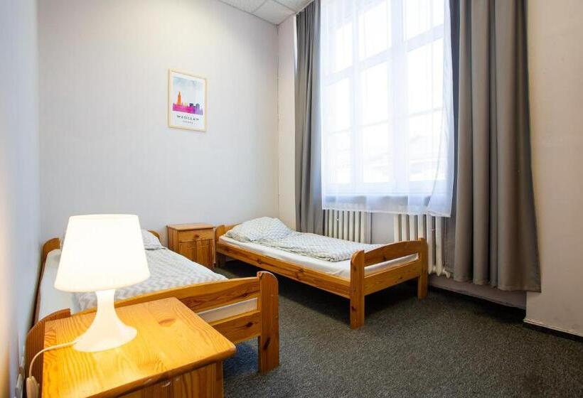带共用浴室的标准房间, Moon Hostel Wrocław