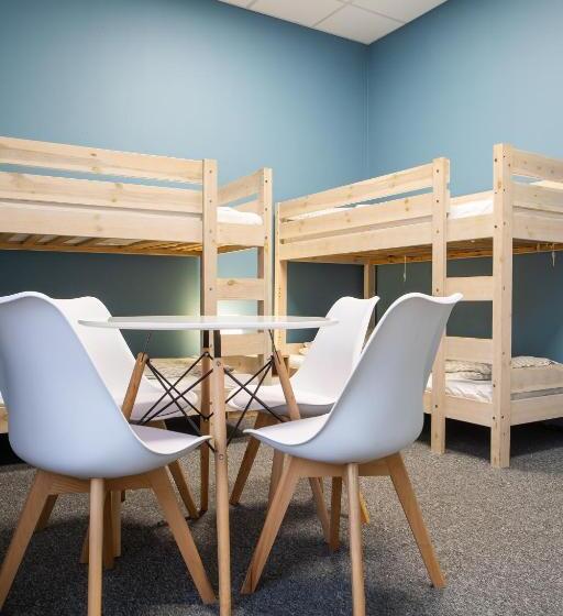 标准三人间共用浴室, Moon Hostel Wrocław