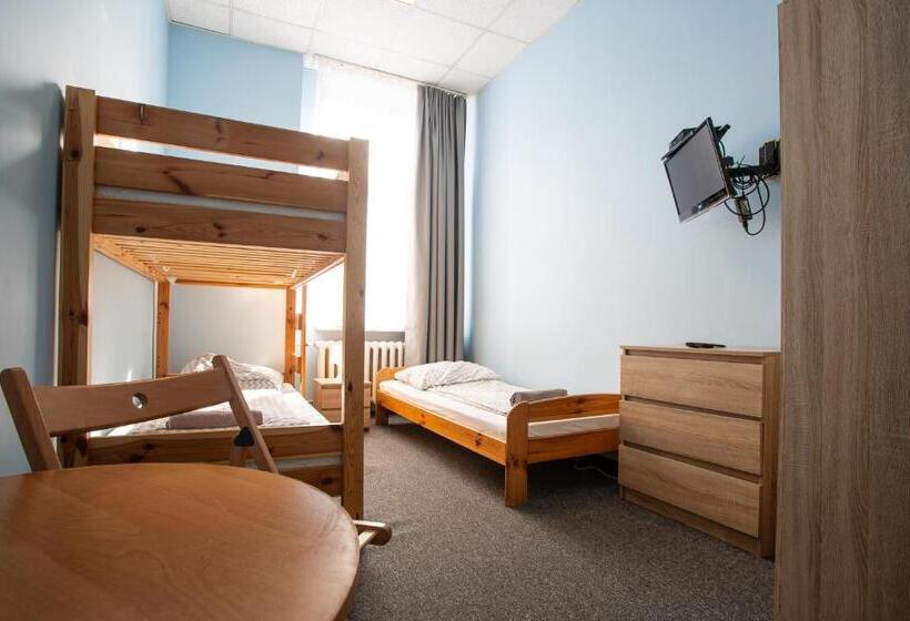 标准三人间共用浴室, Moon Hostel Wrocław