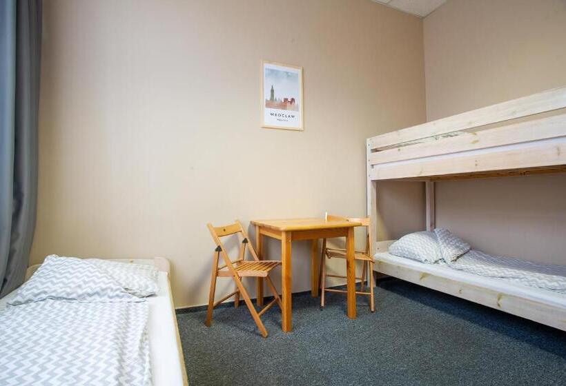غرفة قياسية ثلاثية, Moon Hostel Wrocław