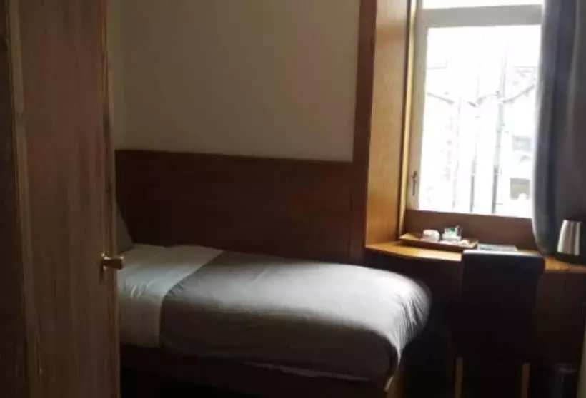 اتاق استاندارد یک نفره, Cambridge House