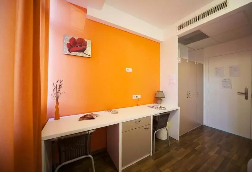 Standard Kolmen Hengen Huone, Funk Lounge Hostel