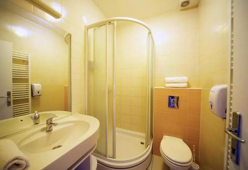 Standard Kolmen Hengen Huone, Funk Lounge Hostel