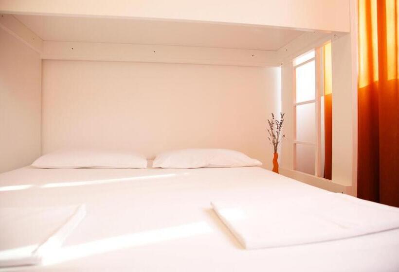 غرفة قياسية ثلاثية, Funk Lounge Hostel