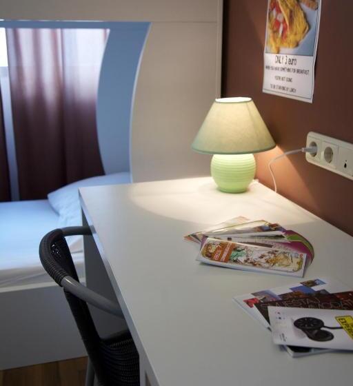تختخواب در اتاق مشترک, Funk Lounge Hostel