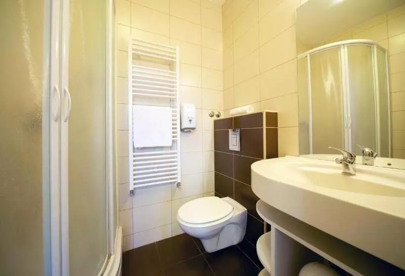 Standard Neljän Hengen Huone, Funk Lounge Hostel