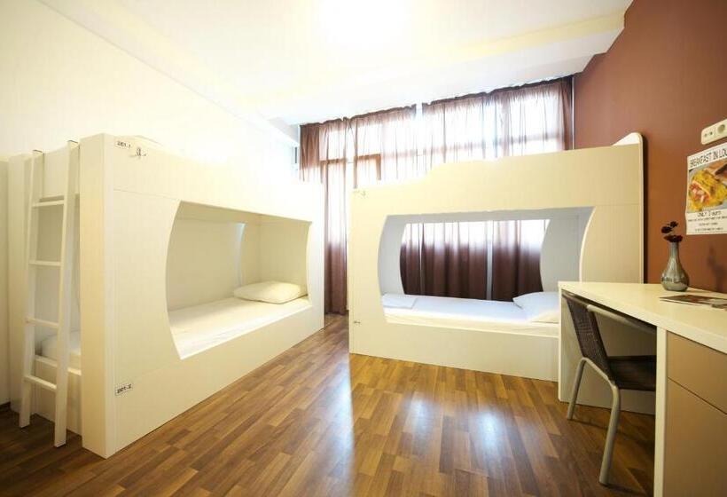 غرفة قياسية رباعية, Funk Lounge Hostel