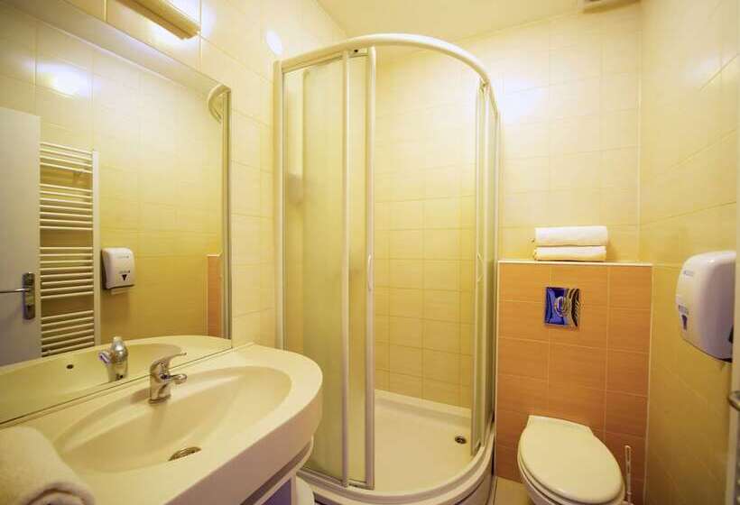 غرفة قياسية ثلاثية, Funk Lounge Hostel