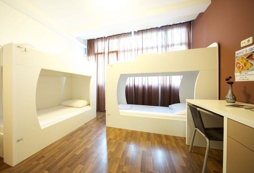 غرفة قياسية رباعية, Funk Lounge Hostel