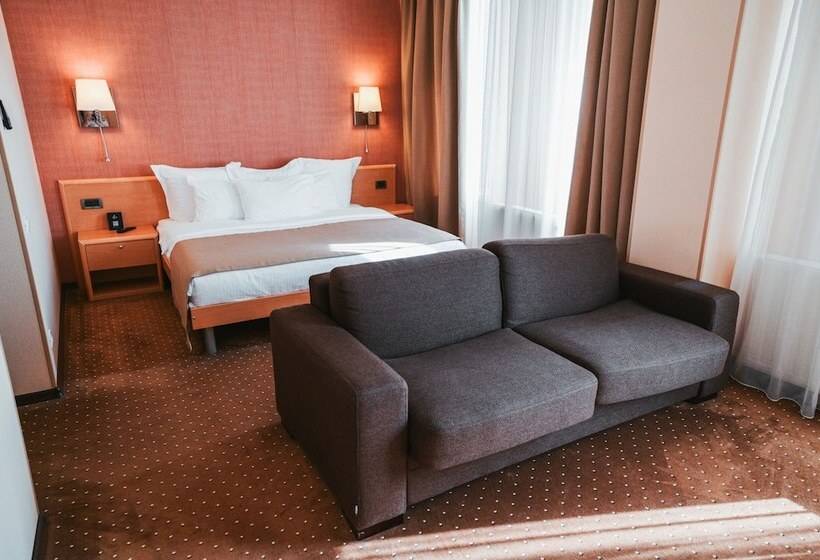 سوییت جونیور, Alexandrovskiy