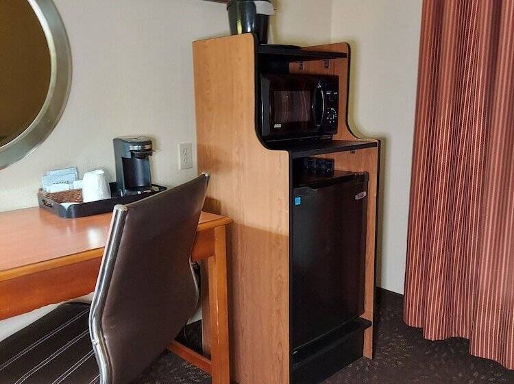سوییت لوکس, Baymont By Wyndham Portage Indiana Dunes