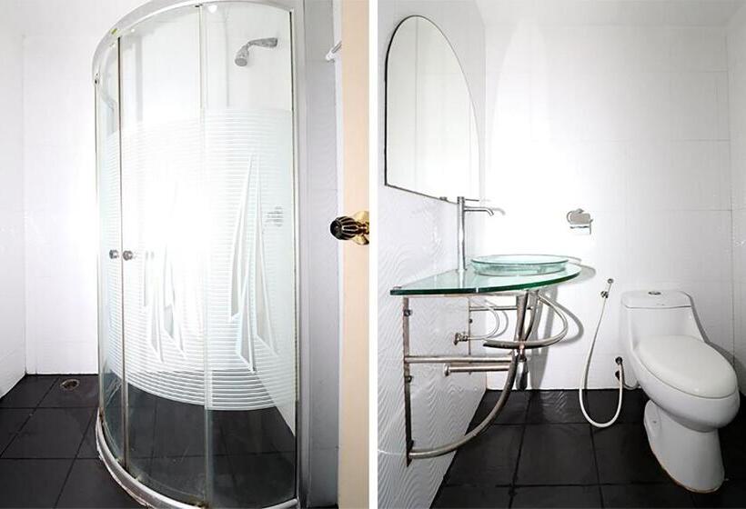 Quarto Superior, Diamond Residence Silom