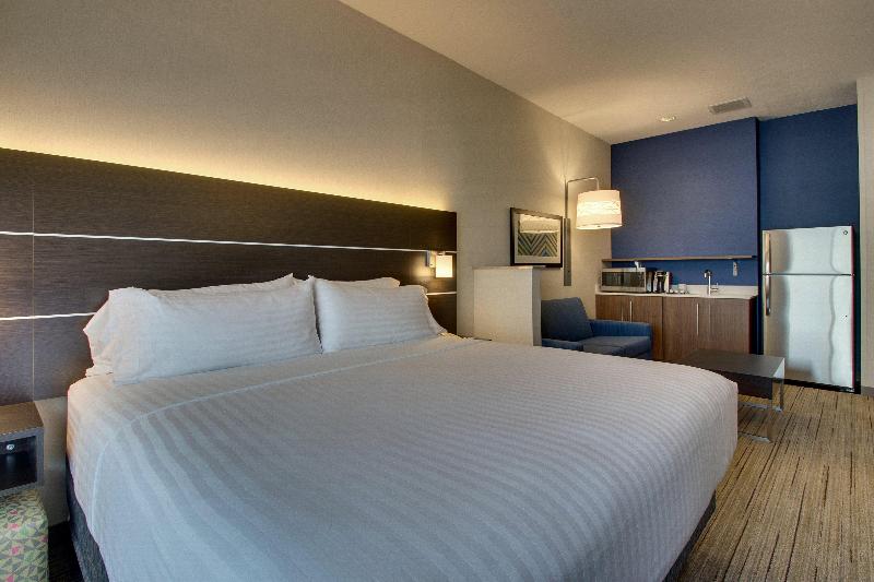 キングサイズベッドのスタンダードルーム, Holiday Inn Express Hotel & Suites Morris, An Ihg