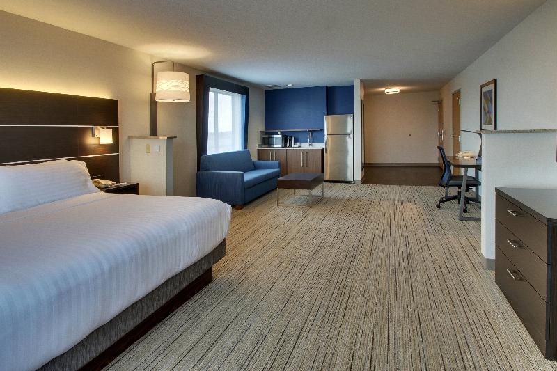 キングサイズベッドのデラックスルーム, Holiday Inn Express Hotel & Suites Morris, An Ihg