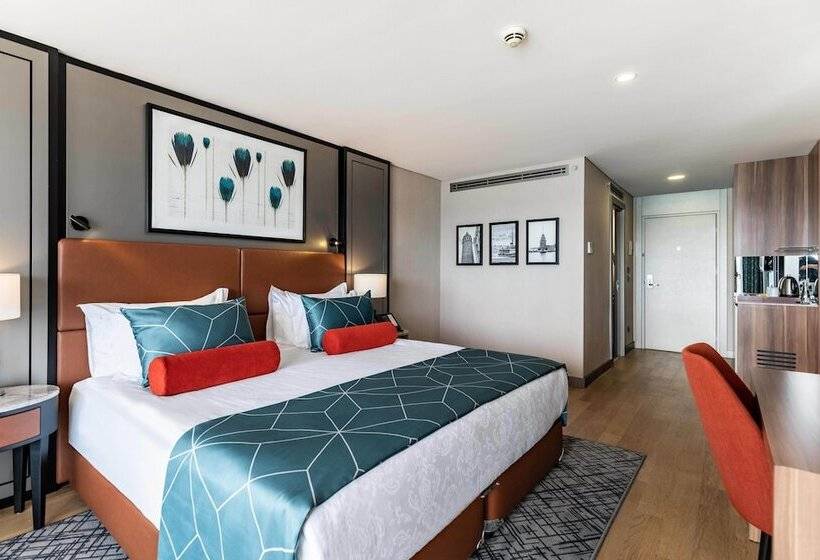 اتاق خانوادگی تودرتو, Opera Hotel Bosphorus