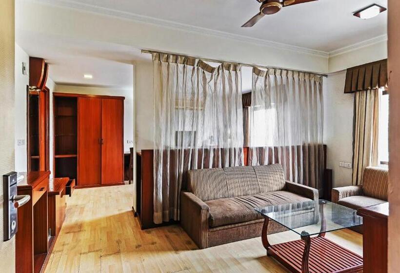 Президентский Люкс, Royal Empire