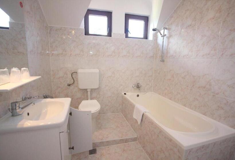 חדר סטנדרט, Ruia